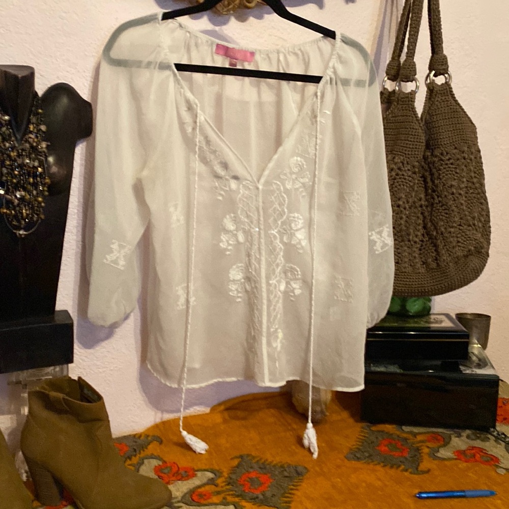 109Vintage lace, Embroidered top